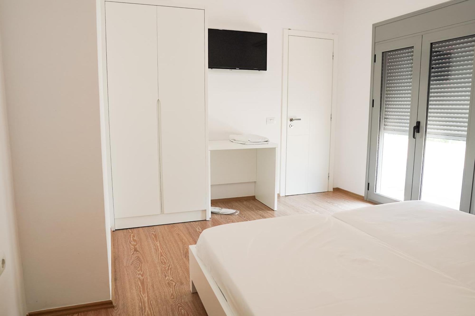 Mega Hotel Gjirokastër Dış mekan fotoğraf